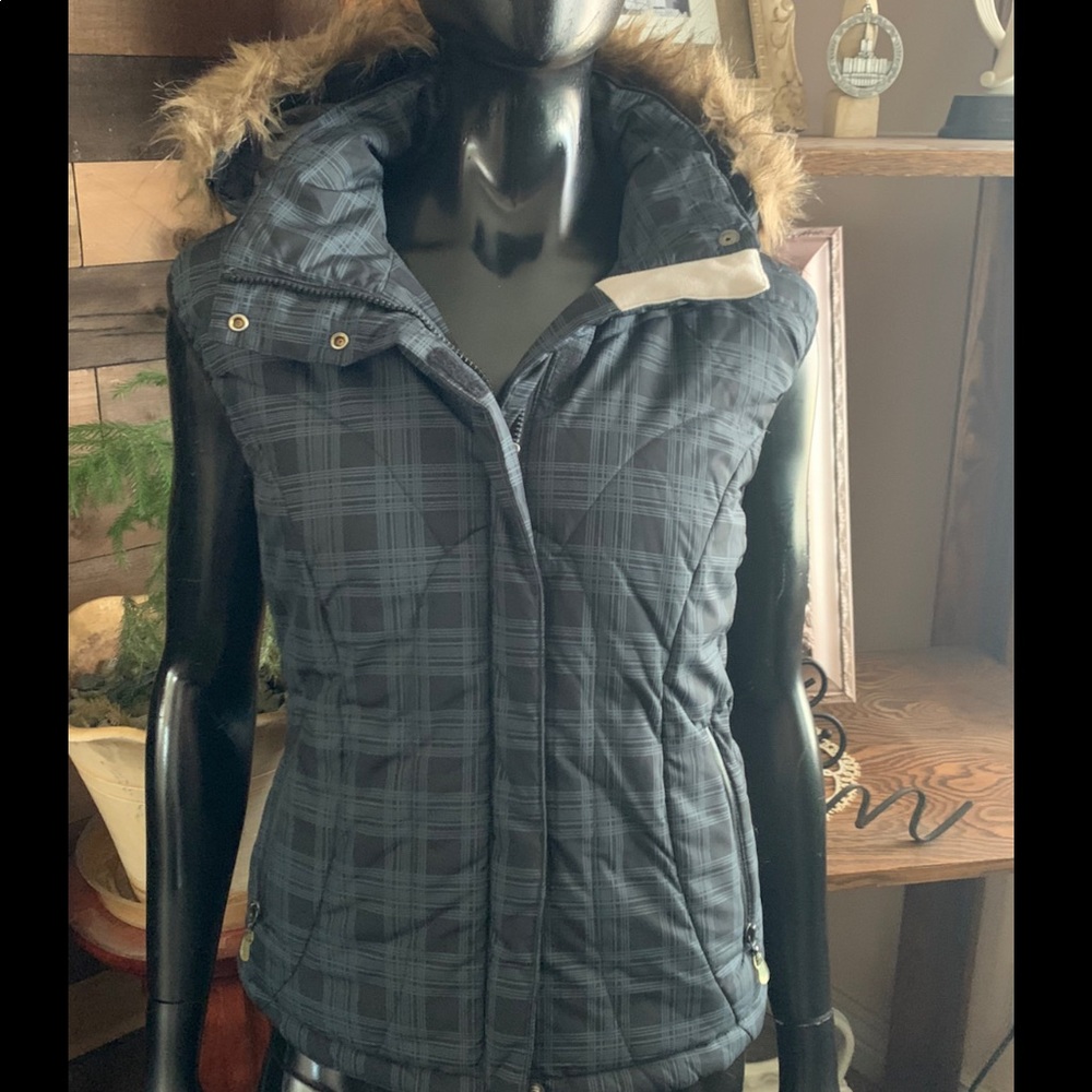 Cute Insulated Vest Size by “Precision Mountainwear”    Size L    NWT